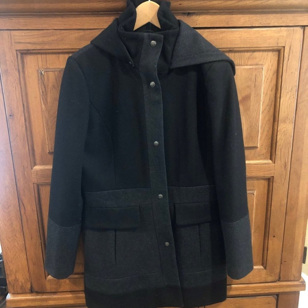 Long wool Guess coat with hood